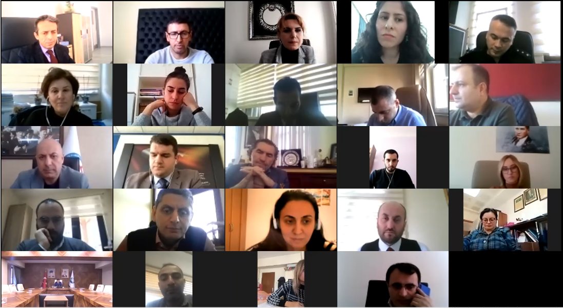 Ülkemizin ve dünyanın yaşadığı sıkıntılı pandemi sürecinde gerçekleştirilemeyen Proje Koordinasyon Merkezi toplantısı bugün yapıldı.
Haber Detay
👇👇
pkmrize.com/proje-haberler…