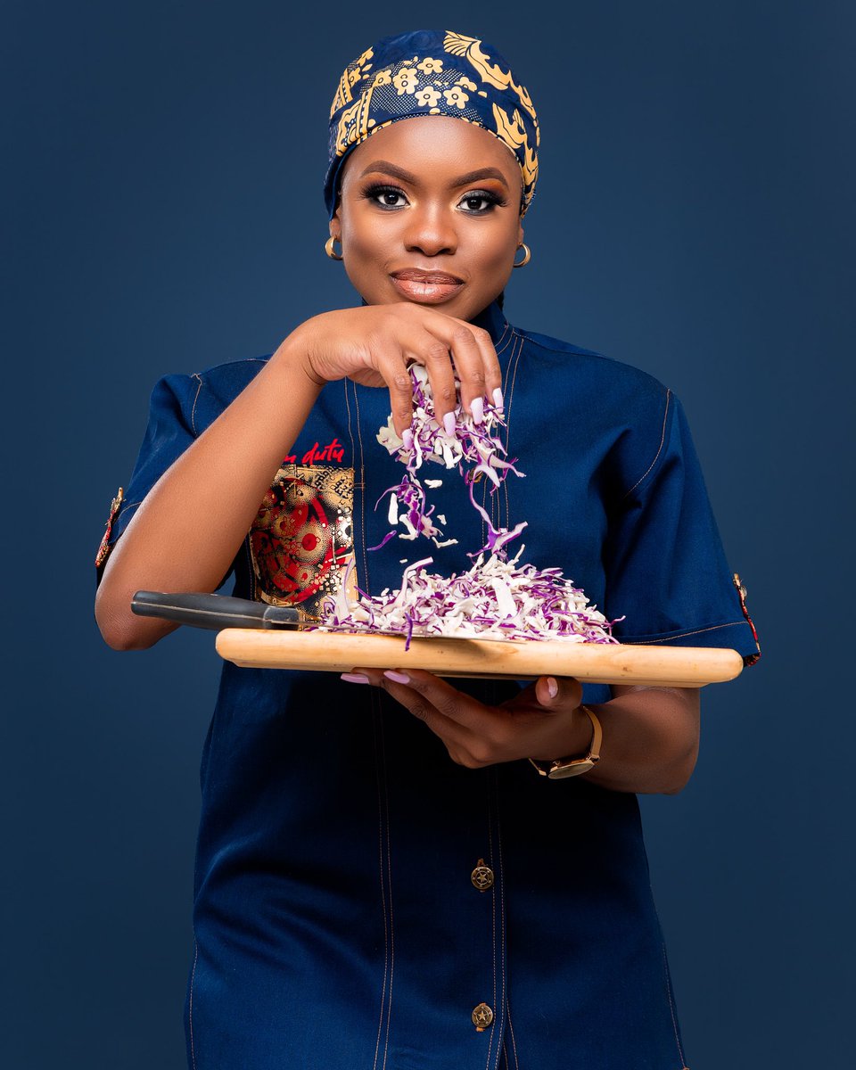 dapperkingszim's tweet photo. Serving you some dapper in the kitchen , Chef on Duty in our custom african Denim jacket..
๐ธ: @optimass_art
๐: @esmangena
#bespoke #cheflife #style
#dapper
#southafrica
#foodie
#chefswithstyle #afica
#zimbabwe
#gqstyle
#African https://t.co/CKLN3GP83P