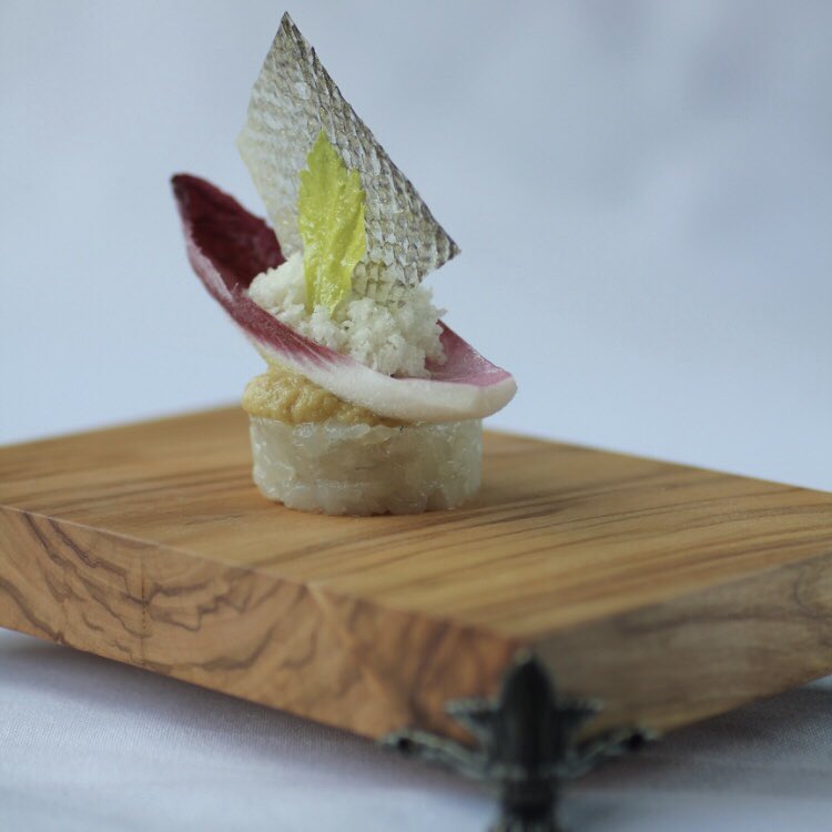 Marcelwurster's tweet photo. Sea ​​bass tartare with roasted cauliflower puree, red chicory, grated raw cauliflower and crispy sea bass skin.
-
#seabass #cauliflower #redchicory #roasted 
#wood #inspiration #food #chef #amuse #appetizer #bites #taste #chefslife #ceramics #ceramic #marcelwurster https://t.co/BUTlnwibya