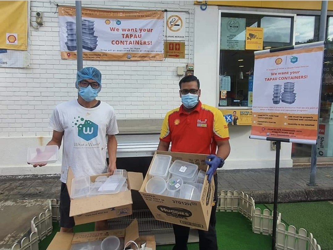 whatawasteMY's tweet photo. An impactful initiative made possible through a collaboration between @whatawasteMY and @shell Damansara Jaya. We rescue tapau containers to rescue food surplus. ♻️ Going green is a responsibility. Shall we? #damansarajaya #shell #sustainability #reuse #repurpose https://t.co/IjJvB700iH