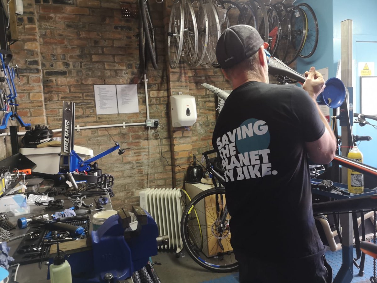 Veloworld1's tweet image. ... and it&apos;s Monday again! 😱☕

Our Rouken Glen workshop is open all week for bike repairs, servicing and quality chat. Book in online at veloworld.co.uk/workshop