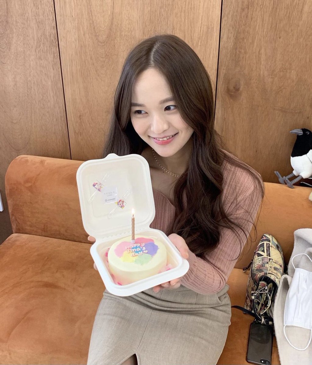 mn_fromis_'s tweet photo. とてもとてもお久しぶりです。
今日は私の大好きな推し、ジナちゃんの誕生日❤️❤️
インスタのストーリーに載っけたらメンションされて沸いた😭♡
プロミになれなくてもとても素敵な人生送ってそう!!
これからも応援します。大好きです😻 https://t.co/ruBxZYqaAO