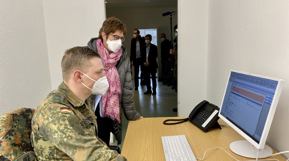 akk's tweet photo. In Alten- und Pflegeheimen sowie im Gesundheitsamt konnte ich heute sehen: Die #Bundeswehr hilft, wo sie gebraucht wird. Unsere Soldatinnen &amp; Soldaten bringen sich tatkräftig, kreativ und unermüdlich ein. Danke für Ihren Einsatz und weiter so! https://t.co/2keszLucuu