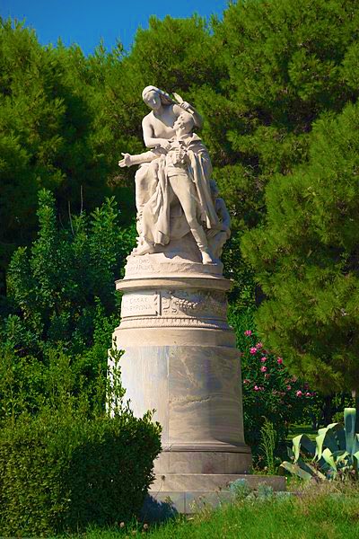 11/ This is important when we consider the initial reception of the sculpture, which was by no means positive!Renowned Greek sculptor Dimitrios Philippotis wrote that the work had no nationality, he was ashamed that Greece was represented by foreign sculptors as a common woman!