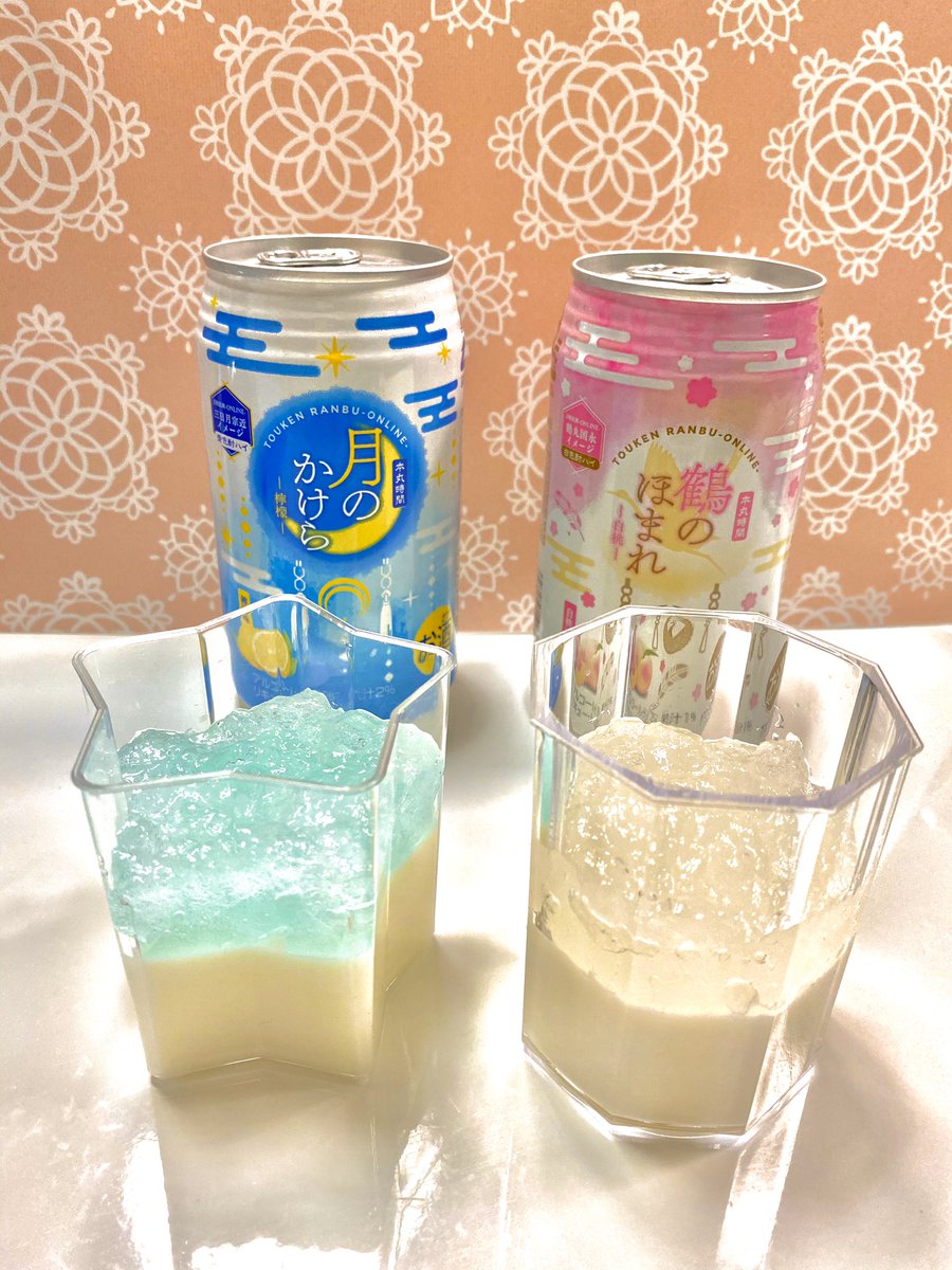 tarakuma395's tweet photo. 1. ゼラチン5gを熱湯30cc(大さじ2)でふやかす
2. 缶の4分の3くらいのチューハイと混ぜて平らな容器に入れて冷やす
3. 杏仁豆腐を作るか買ってきて1層目に入れて冷やす
4. 2のゼリーが固まったらフォークでクラッシュして3の杏仁豆腐の上にのせる

完成✨🌙

 #ファミマの刀剣乱舞チューハイで本丸時間 https://t.co/8QKu7rKtMJ