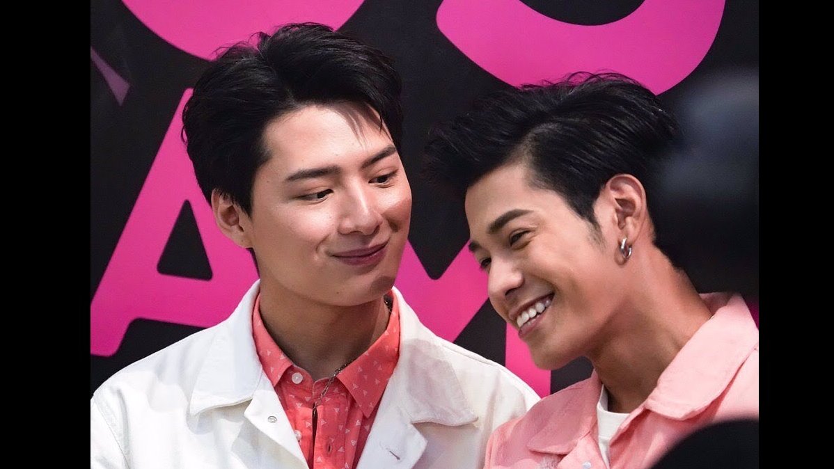 SINGTUGH's tweet image. "What is love"?

Krist :  

#KristSingto 
#KristPerawat 
#SingtoPachaya 
#singtokrist 
@stjinx_maya
 @kristtps