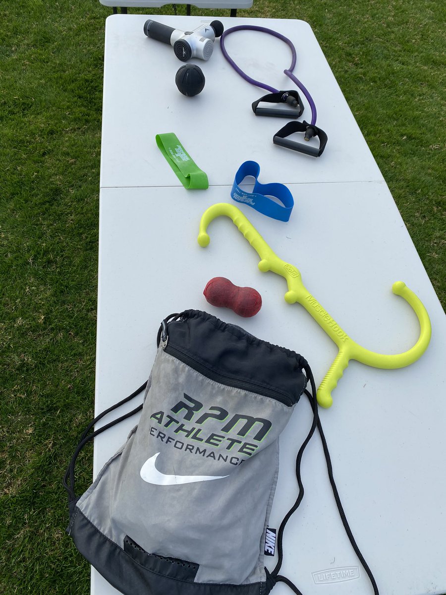 MalcolmChaseIII's tweet photo. Talented athletes, boys and girls, asking excellent questions on Saturday! Encouraging conversations led to INQUIRE: what methods or tools can I integrate to get a little better every day? @motivepure was a hit! SMR demo with a few of my fav road tools @hyperice @Perform_Better https://t.co/UyWmg7UMp7