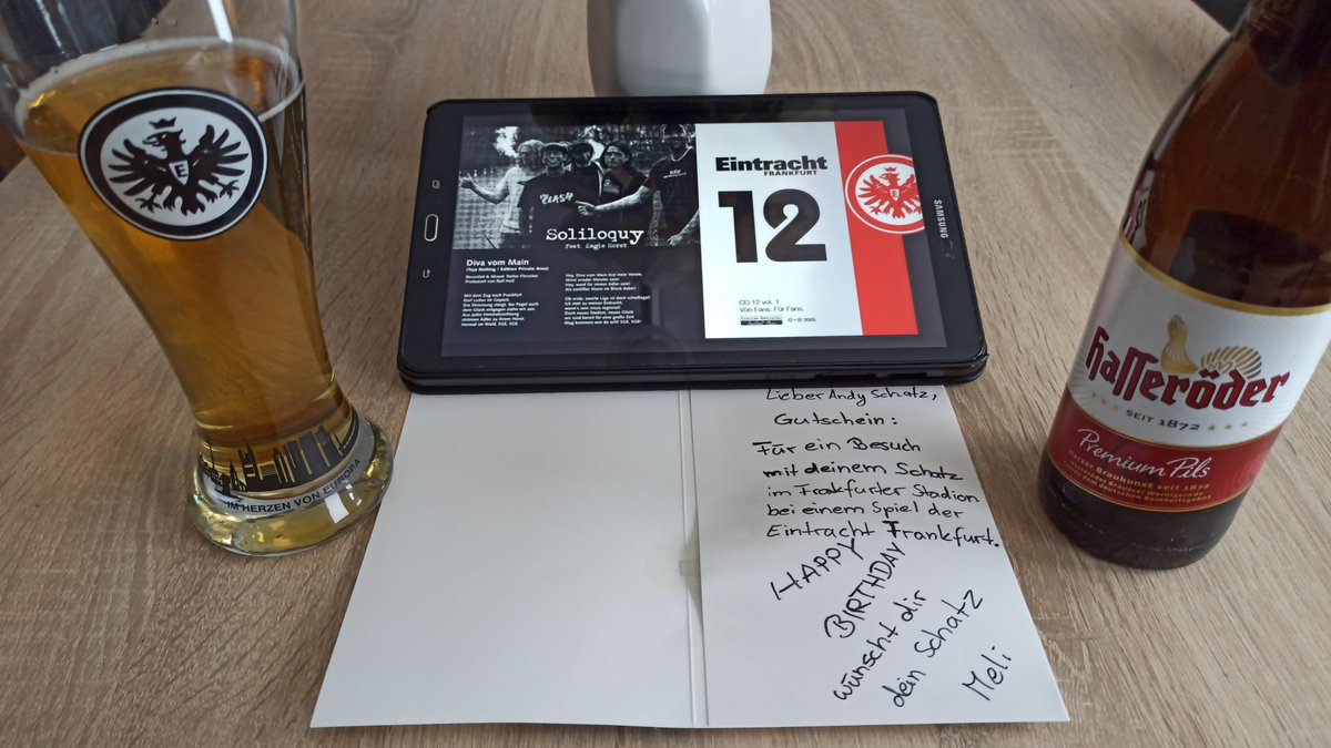 #sge #EintrachtFrankfurt #Stadion #gutschein #inherzenvoneuropa #deinschatz #freundin #geburtstag #Diva #hochfliegtderadler #hasseröder #pils #Premium #bier #broiler #ossi #heimat #twitchstreamer #TwitchDE #sagmirdeinemeinung 🤭