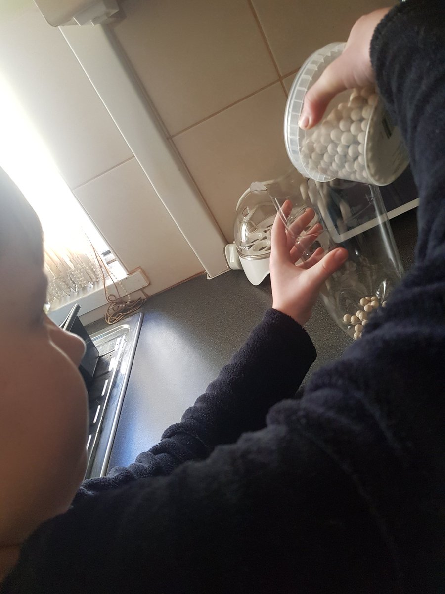 tswain61's tweet photo. @rhwsprimary we made a rain gauge as part of our weather topic 5RB https://t.co/cVTGGmhJja