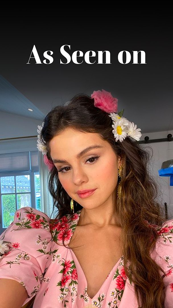 greatlengthscan's tweet image. New music, new hair. @selenagomez is rocking #GreatLengths by the team at @NineZeroneSalon for her new video for her song "De Una Vez."

NBD, but Great Lengths are kind of a celebrity favourite. ✨⭐#selenagomez #ninezeroone #deunavez #hairextensions