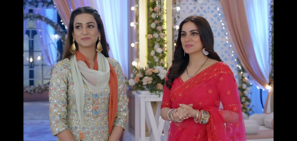 Preeranfandomx1's tweet photo. #jogimahi at the set of #kundalibhagya 🤧 well, they're pyaare😭😂🖐🏻 and ofcourse our preeran is the cutest🤧✌️💜 lol 😂!! Don't forget to watch #TeriMeriEkJindari on zeetv from 27th of january at 8 p.m !! And #Kundalibhagya dekhne ki jarurat nhi🙂🖐🏻 trp nahi dena h🙂🖐🏻..!! https://t.co/dY52oNQCEO