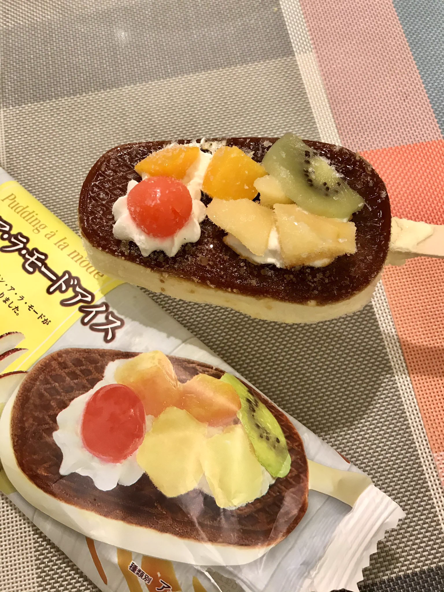 パッケージ詐欺じゃない？「プリンアラモードアイス」がパッケージを忠実に再現www