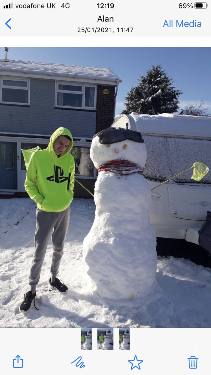 ninadono's tweet photo. @RigbyHsch Louie been enjoying the snow https://t.co/qpt0ytnyUP
