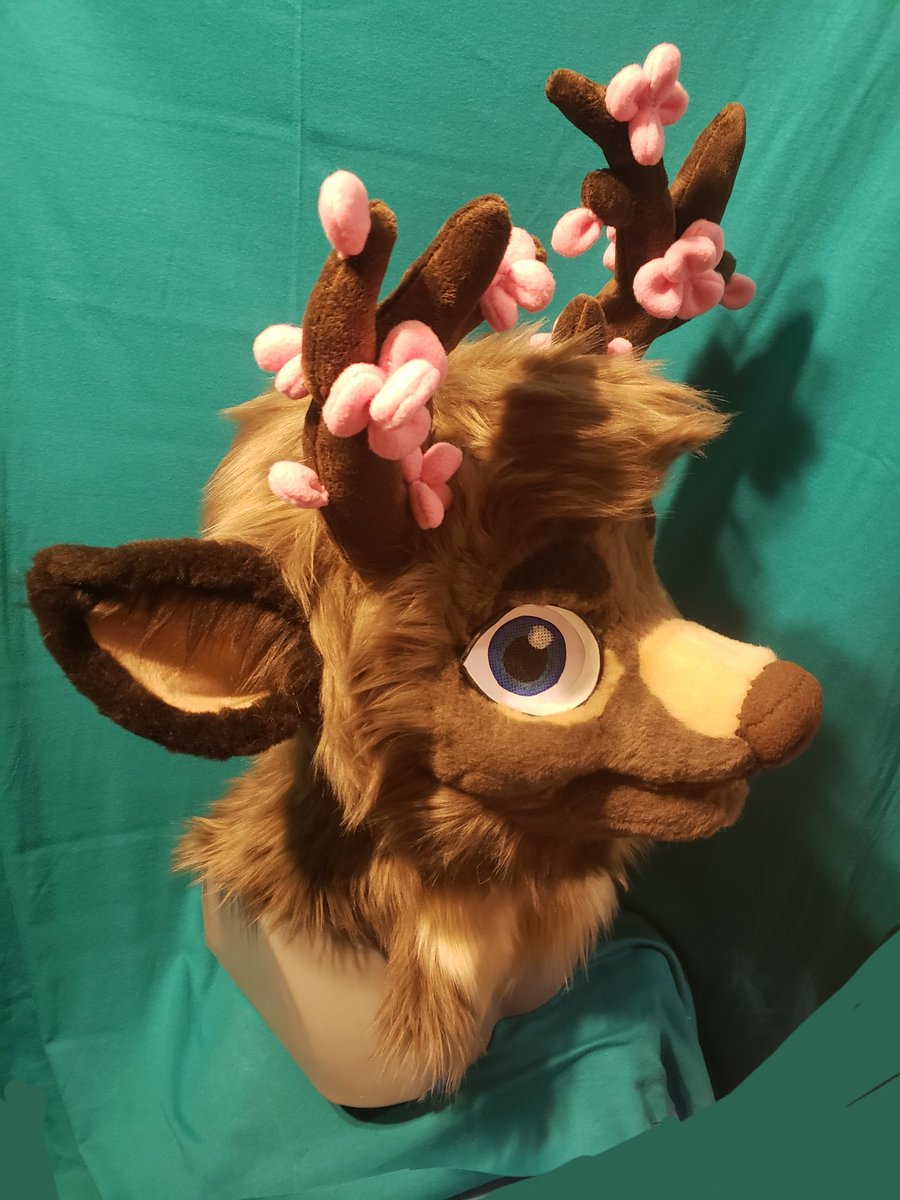 vilesuits's tweet photo. Skyz the deer for @SkyzTheDeer 
#furry #FursuitFriday #fursuiter #fursuit #furrypride https://t.co/wiyChA8Q1I