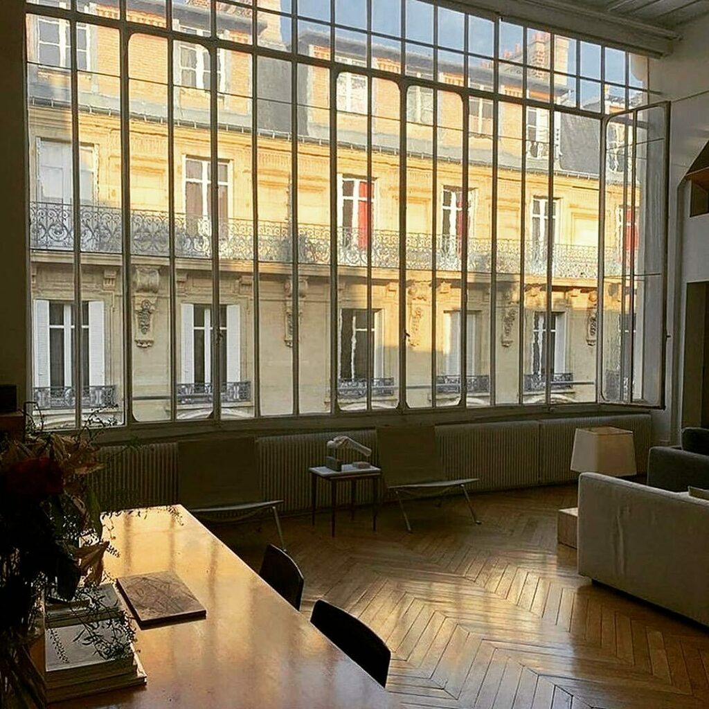 mrsuperadvisor's tweet photo. Parisian Light... not known for its loft apartments, yet certain Parisian buildings contain apartments with these beautiful oversized windows, often converted from former factories. 

😍Follow 👉 @MrSuperAdvisor  Luxury Real Estate 
€
$
¥
£
 #MrSuperAd… https://t.co/vkKdnp1TNV https://t.co/Kr2aU9bqct