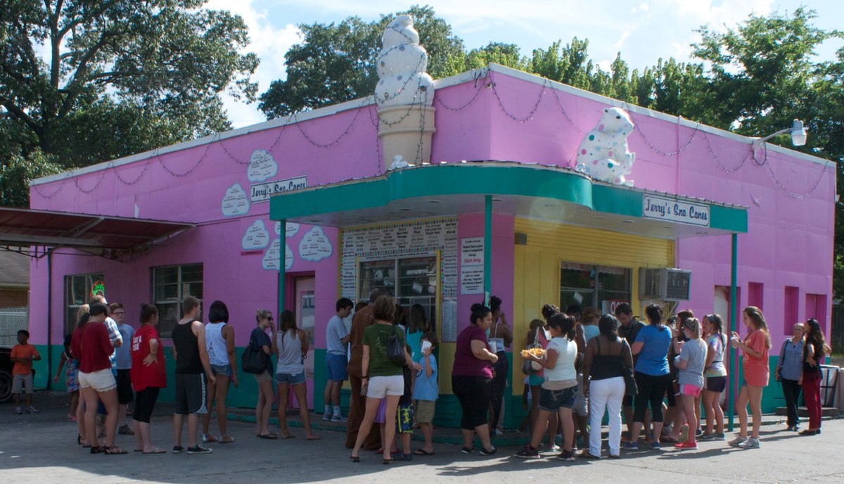 Desserts: Jerry's Sno Cones. You see that line? That's everyday. Imagine a cup of soft serve ice cream with a sno cone in the middle. I know you want one. Gibson's Donuts are the BEST DONUTS IN THE WORLD. Bacon donuts? Yep. Red velvet? Yep. Maple caramel? Yep. You need it. Now.