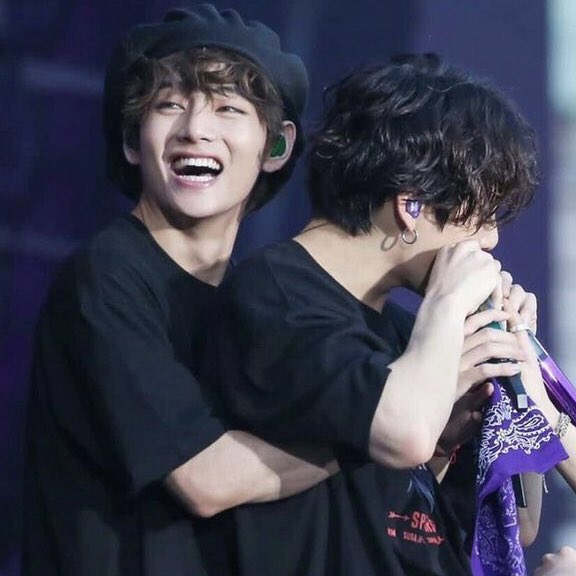 taehyung thinker tweet media