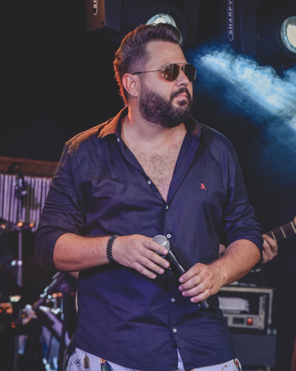 diegoearnaldo's tweet photo. Bom dia, bom dia meu povo!
Vocês acham que eu fiquei bem na foto? haha 😎
#diegoearnaldo #meunada #sertanejo https://t.co/lY8cTjoP9s