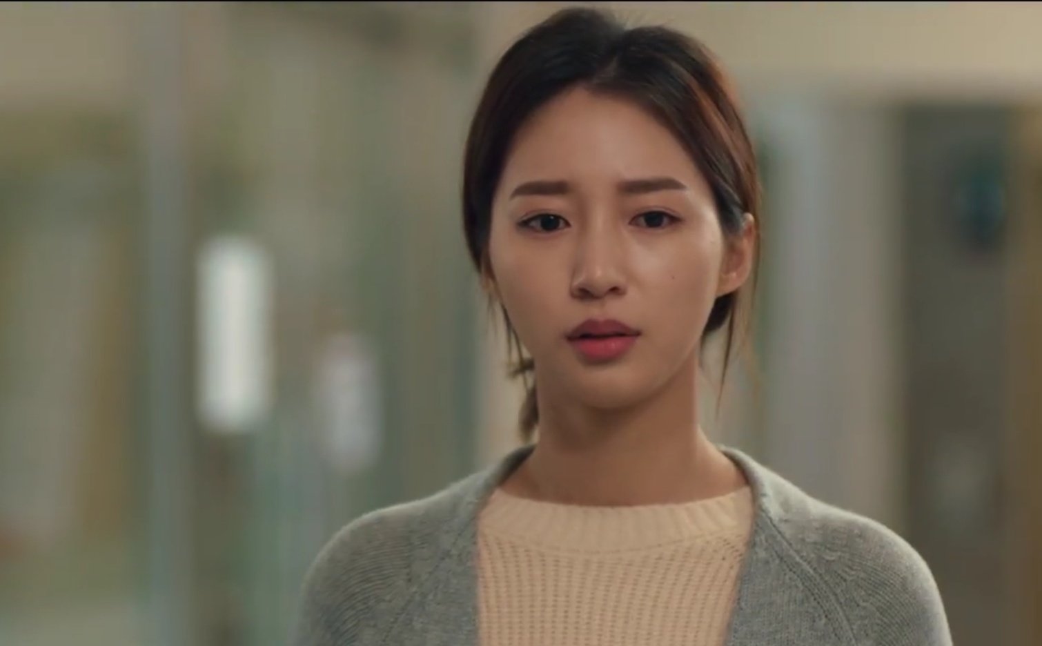 on-twitter-hair-up-or-down-she-s-so-pretty-theuncannycounter