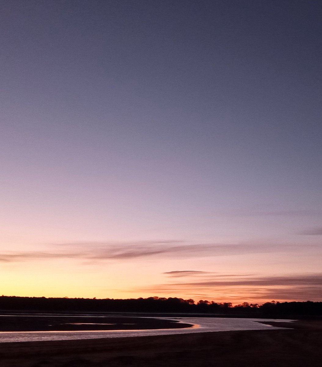 JorvikLass's tweet photo. ... rounding the Bay at #Hedderwick, otherworldly silhouettes... https://t.co/xk3yh2DBK4
