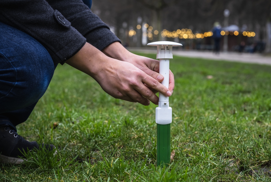 destandaard's tweet photo. Zo werkt de slimme gazondolk voor CurieuzeNeuzen in de Tuin https://t.co/JoYOVpzhWD https://t.co/qkLccezja7