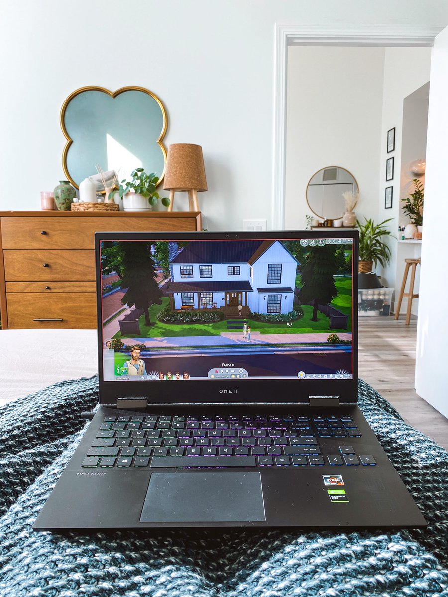 OtterIsle's tweet photo. Just trying to see something 👀 anyone else play Sims 4 as well as ACNH??? #Sims4 https://t.co/8v1X7saszy