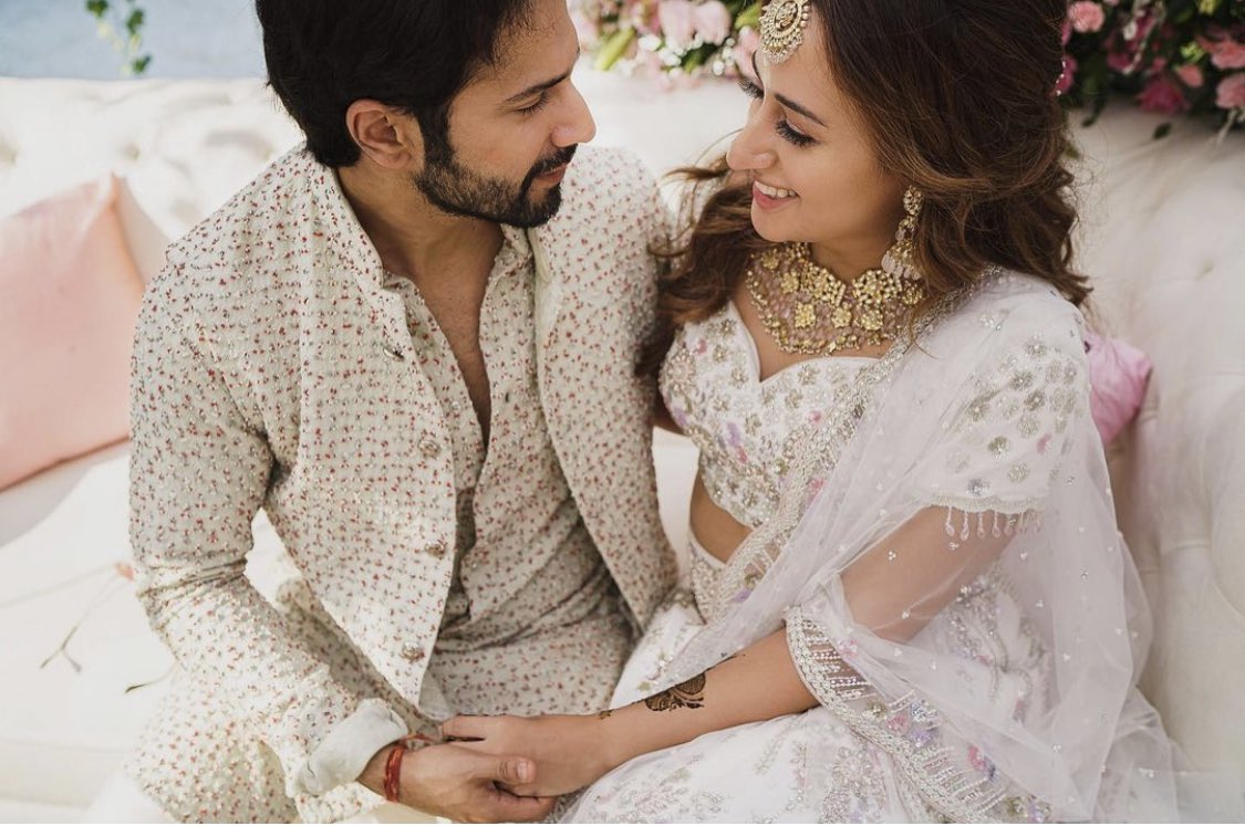 bombaytimes's tweet photo. Awwwwieeee! That’s such an adorable picture of @Varun_dvn along with his wife Natasha Dalal #VarunDhawan #NatashaDalal #VarunWedsNatasha https://t.co/3wHQV5rm7V