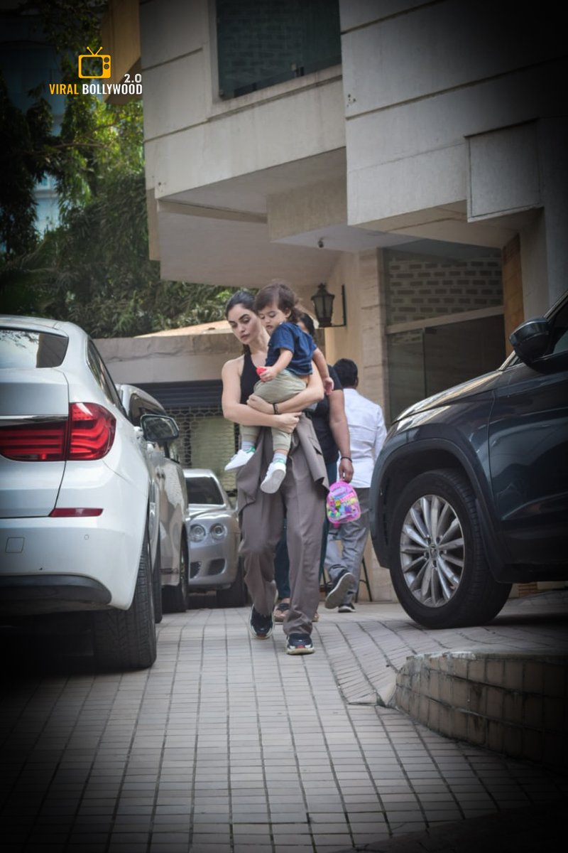 ViralB2_0's tweet photo. Gabriella Demetriades with Son spotted at Bandra.

#GabriellaDemetriades https://t.co/TmkB3MD6qz