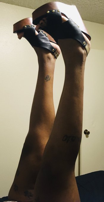 Do me in my heels Baby !!! Leg worship high heels feet worship tattoo model Ebonydomme Goddess Pro domme