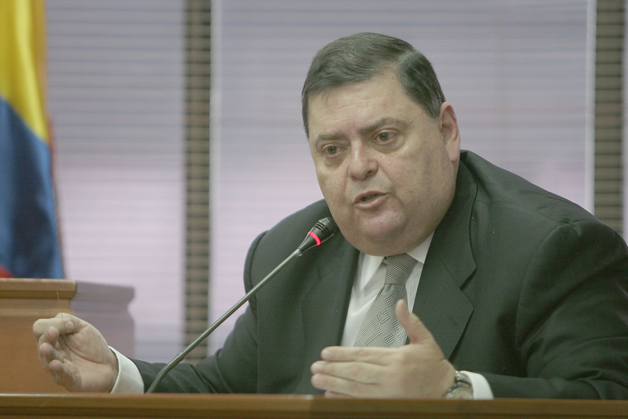 WRadioColombia's tweet photo. #NoticieroW #ExclusivaW | Álvaro García Romero quiere hablar sobre exfiscales y aforados #QueHable >> https://t.co/Re3xwTCBQr https://t.co/ElXM3gJfJW