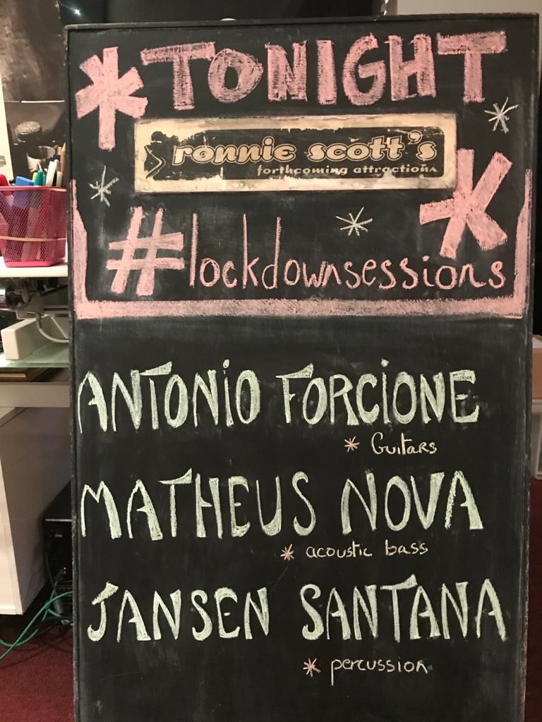 🎸Antonio Forcione Trio #lockdownsessions
💥Tonight at 8pm GMT
🖥️Watch here: youtube.com/watch?v=PxxDqJ…
💸Please "buy a Ronnie's Scotch" for our artists here: ko-fi.com/ronniescotts