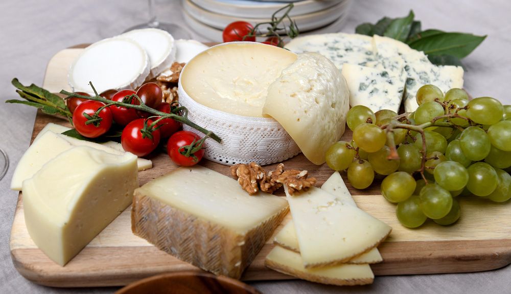 5 buenas razones para seguir comiendo queso en tu alimentación deportista

Los quesos son lácteos muy interesantes en la alimentación del deportista por su contenido en calcio y proteínas...Sigue leyendo: malbugercentrodeportivo.com/buenas-razones…