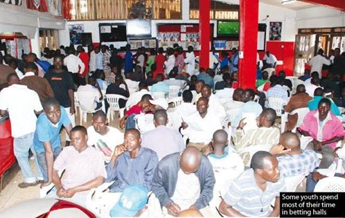 Participants only win back ~60 cents per $ spent (doc suggests less). Why then is participation so high? Esp among marginalized pops both in Uganda and globally?My paper presents evidence that financial (savings) constraints contribute to high demand for sports betting. 6/17