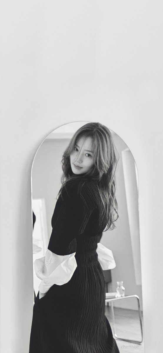 bbongarchive_'s tweet photo. Just made a #MoonChaewon wallpaper from her latest photoshoot feel free to use if you want 💕😊 https://t.co/PM4p4OI2sv