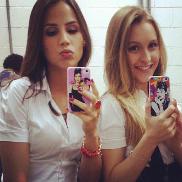 witharisgz's tweet photo. Vocês conhecendo a carla diaz agora e eu me sentindo uma idosa pq qnd conheci ela era a marcia em rebelde https://t.co/Jgyf03pRzz