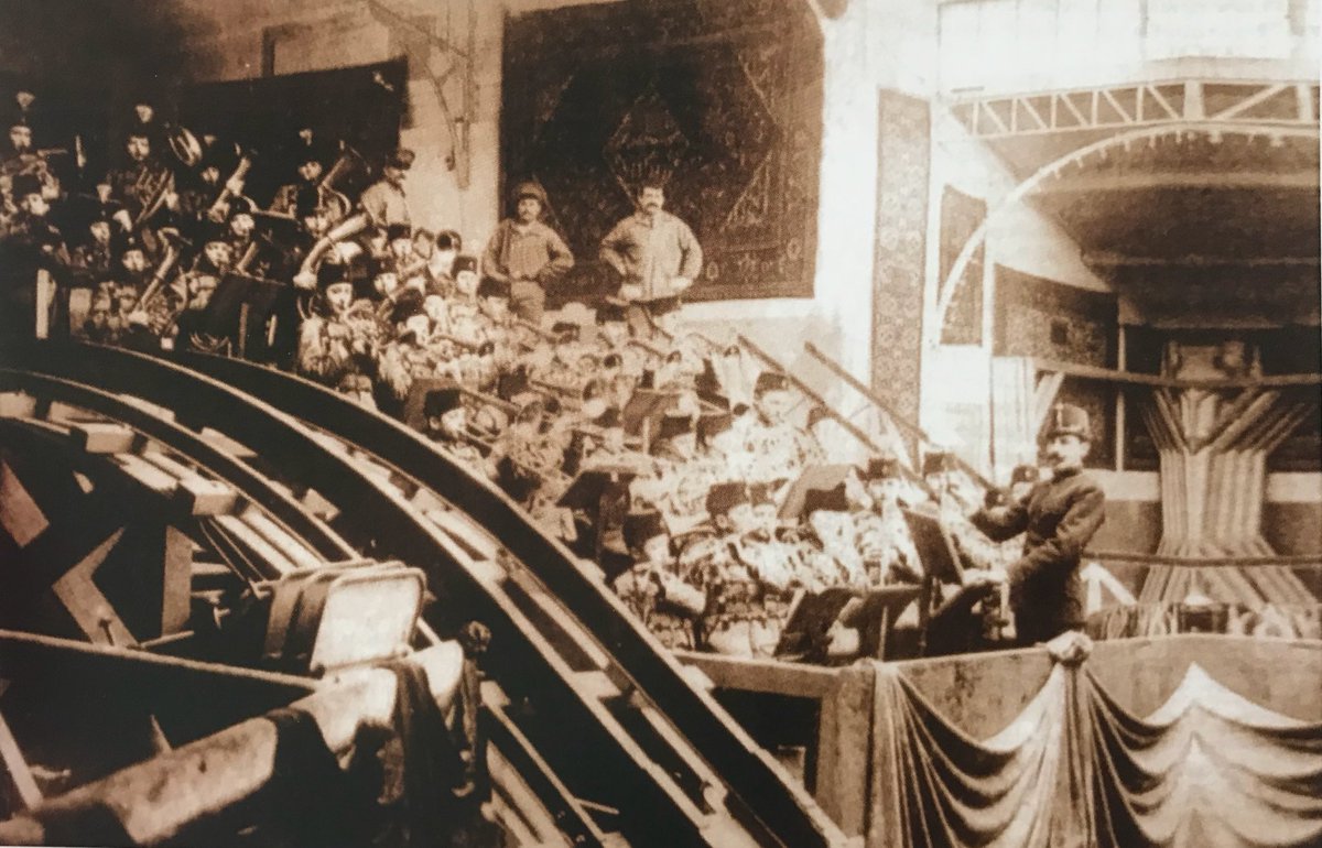 Karaköy-Tünel fünikülerinin açılış töreni. Tarih : 17 Ocak 1875 Fotoğrafçı : N/A Not : Bu füniküler, Dünyada yapılan ikinci yeraltı kentsel demir yolu hattıdır. Birincisi Londra metrosudur. #Elazığa8binKonut #BahardaKampüslere #MilletinAslanıUzmCvs