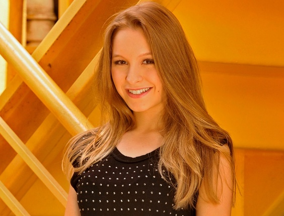 witharisgz's tweet photo. Vocês conhecendo a carla diaz agora e eu me sentindo uma idosa pq qnd conheci ela era a marcia em rebelde https://t.co/Jgyf03pRzz