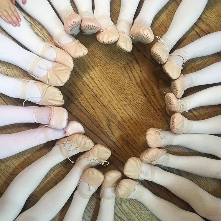 GoldenOakYB's tweet photo. The mission of Covington Dance Company is to provide professional dance instruction and instill an appreciation for the art of dance while encouraging students to excel to their fullest potential while having fun. A big thank you to CDC for sponsoring the Golden Oak Yearbook! https://t.co/ljhtKxxYQV