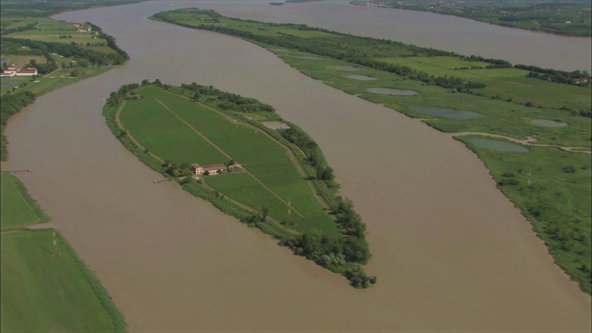 Communication France 3 N-A (@comf3aqui) on Twitter photo 🔜Dimanche prochain à 12.55, on survole l'estuaire de la Gironde avec un nouvel inédit de Cap Sud Ouest 🤩#Gironde <a href="/EstuaireGironde/">EstuaireGironde</a> <a href="/escalebbte/">Blaye Bourg Terres d'Estuaire</a> <a href="/j_lestage/">Julien Lestage</a> <a href="/JournalduMedoc/">Le Journal du Médoc</a> @Bleu_Gironde @girondetourisme <a href="/escalebbte/">Blaye Bourg Terres d'Estuaire</a> @ 🔜Dimanche prochain à 12.55, on survole l'estuaire de la Gironde avec un nouvel inédit de Cap Sud Ouest 🤩#Gironde <a href="/EstuaireGironde/">EstuaireGironde</a> <a href="/escalebbte/">Blaye Bourg Terres d'Estuaire</a> <a href="/j_lestage/">Julien Lestage</a> <a href="/JournalduMedoc/">Le Journal du Médoc</a> @Bleu_Gironde @girondetourisme <a href="/escalebbte/">Blaye Bourg Terres d'Estuaire</a> @