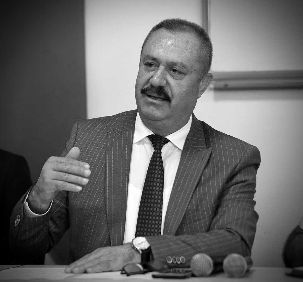 Güzel insan 
Efendi Adam
Nur içinde olsun.
#erolerkan