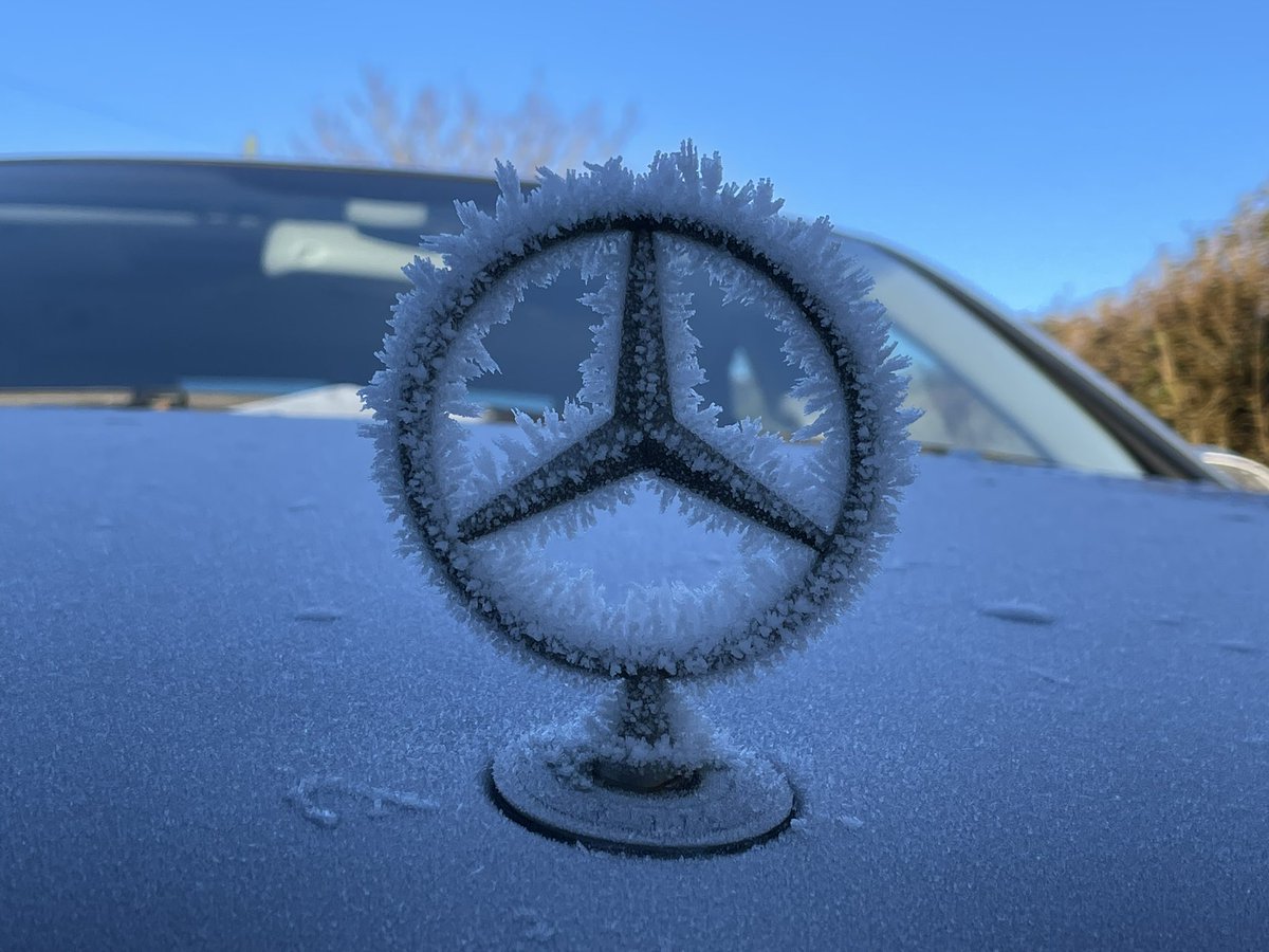 axe9920's tweet photo. @MercedesBenz Cold this morning 🥶 https://t.co/ArHPG8oyNx