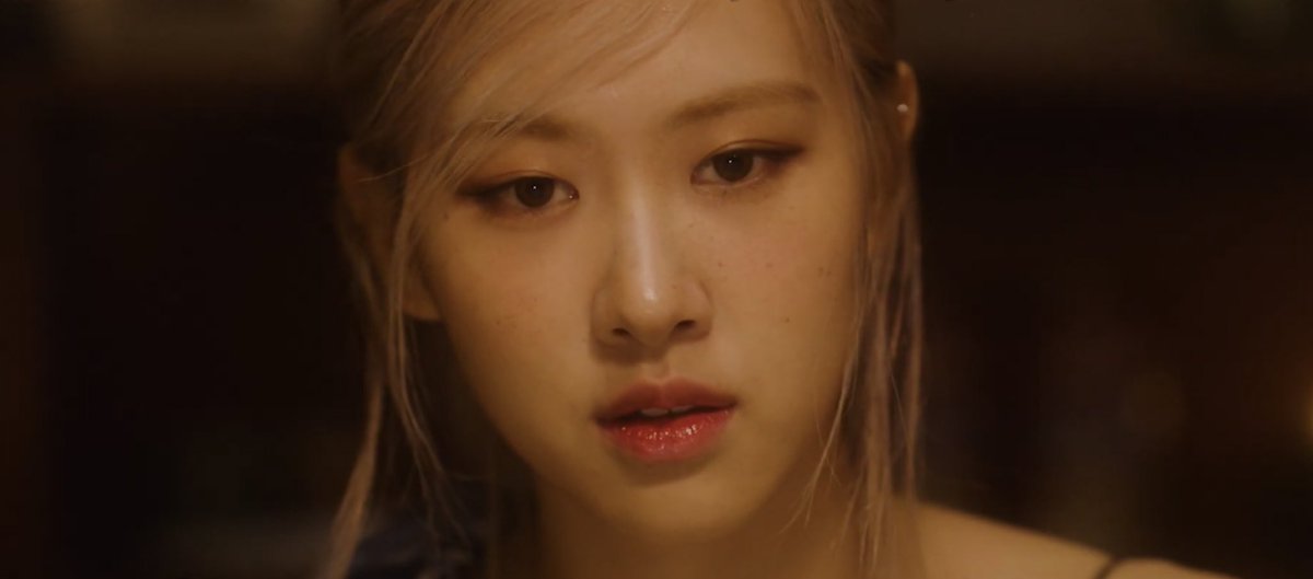 picturesrosie's tweet photo. OMG ROSÉ https://t.co/0gUSSiLasv