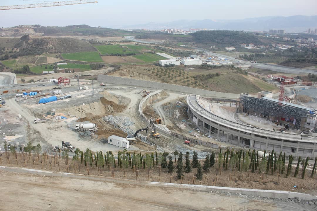 AsiGazetesi's tweet photo. EXPO YENİ UFUKLAR AÇACAK
Hatay Büyükşehir Belediye Başkanı Doç. Dr. Lütfü Savaş, Antakya-Defne bölgesinde yapımı süren EXPO alanı protokol üyelerine gezdirdi.
@DocDrLutfuSavas @HatayBSB @EXPOHatay2021
#hatay #hataybb #expo #expo2021 #lütfüsavaş https://t.co/G8Av4FzVMP