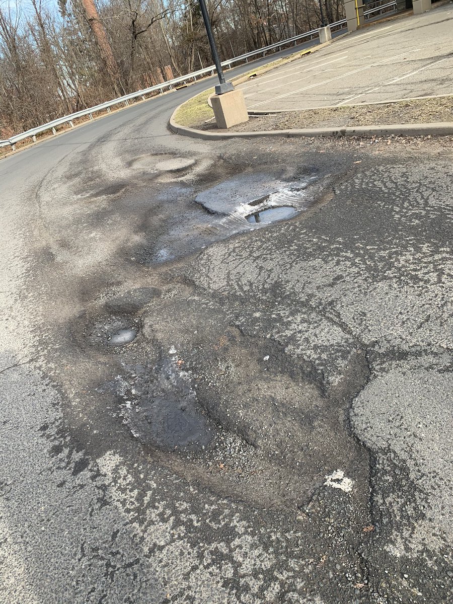 boogietweets's tweet photo. Nobody:

A New Jersey Road: https://t.co/LDs3UGROKl