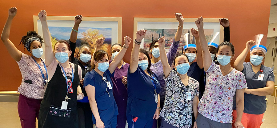 UHN's tweet photo. Toronto Rehab's Transitional Care Unit (TCU) has created a space where Alternative Level of Care (ALC) patients can go, in order to free up beds in acute care. Here is how they're safely moving patients through the system.

Read more → https://t.co/Uxol1MWAb2 https://t.co/Rgs9Kw6oLb