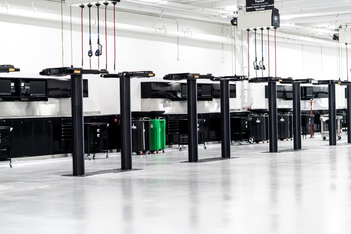 We spy what you need in your #autoshop! Can you?

📸: <a href="/PacificLift/">Pacific Lift</a>