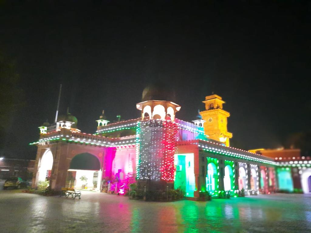 "गणतंत्र दिवस" की पूर्व संध्या पर मंडल रेल प्रबंधक कार्यालय, बीकानेर को रंग-बिरंगी रोशनी से सजाया गया।