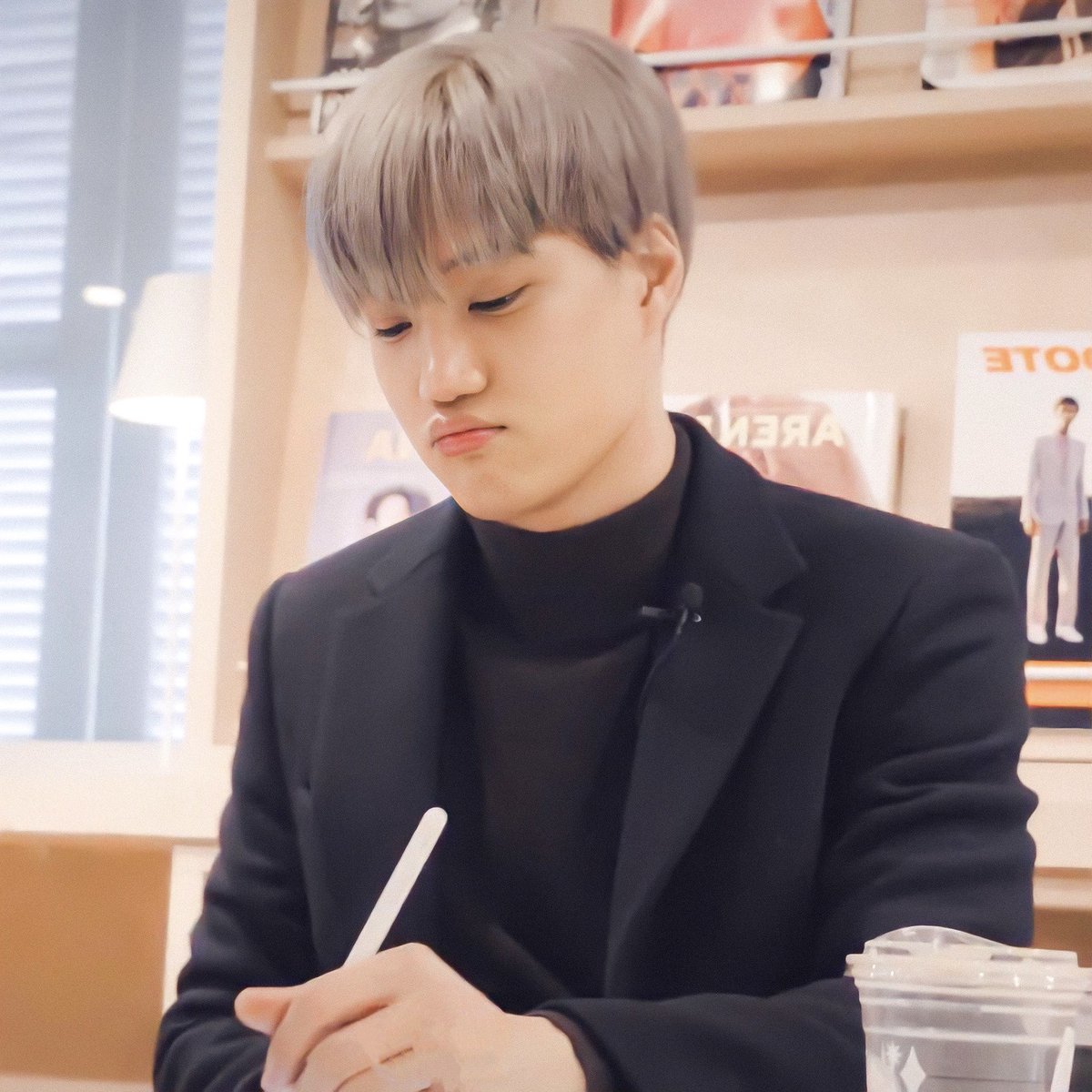 แฟนกันทำหน้าเหมือนกันเลยเนอะบ้าจริงเตง