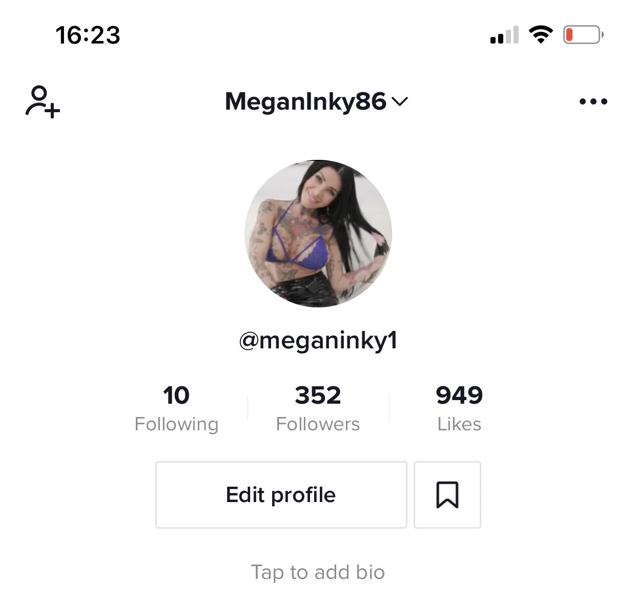 Follow me on #TikTok 💋 https://t.co/CWkKO5k8xT