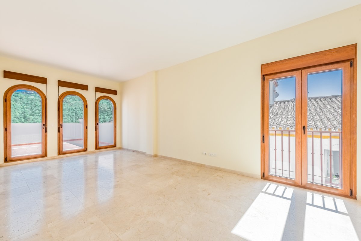Brand new apartment for sale in the centre 🎯 of Benahavís.
3️⃣ bedrooms, 2️⃣ bathrooms and a car park space 🚗 included in the price.

propertiespain.com/apartment-for-…

📞 +34 952 85 54 89
✉️ info@propertiespain.com
💻 propertiespain.com
#Propertiespain #sale #forsale #benahavis
